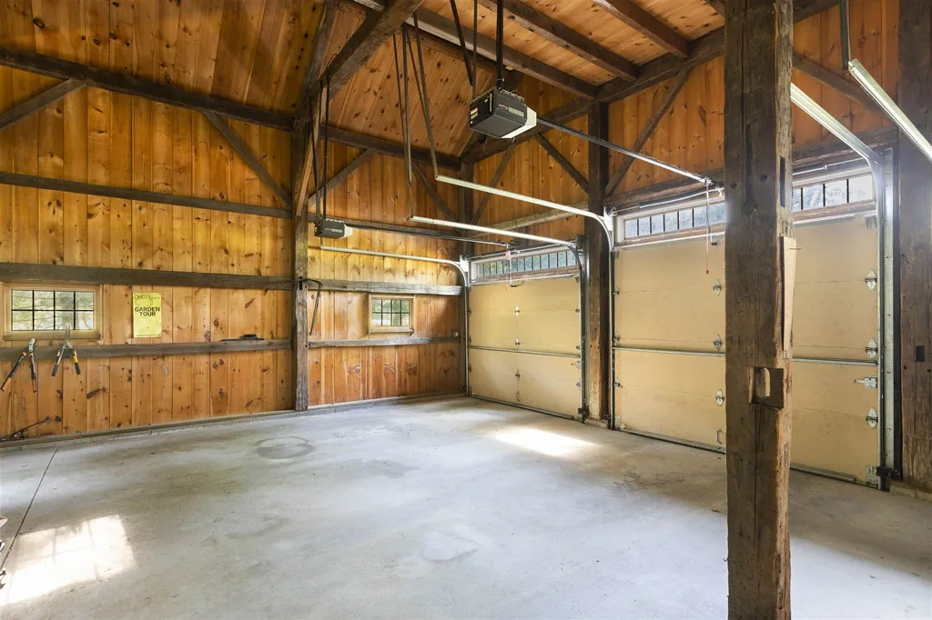 390 Handy Road Pomfret VT 05067