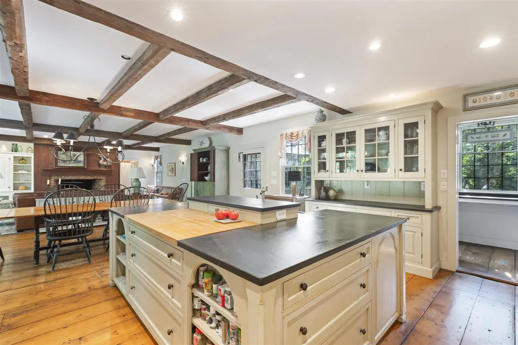 390 Handy Road Pomfret VT 05067