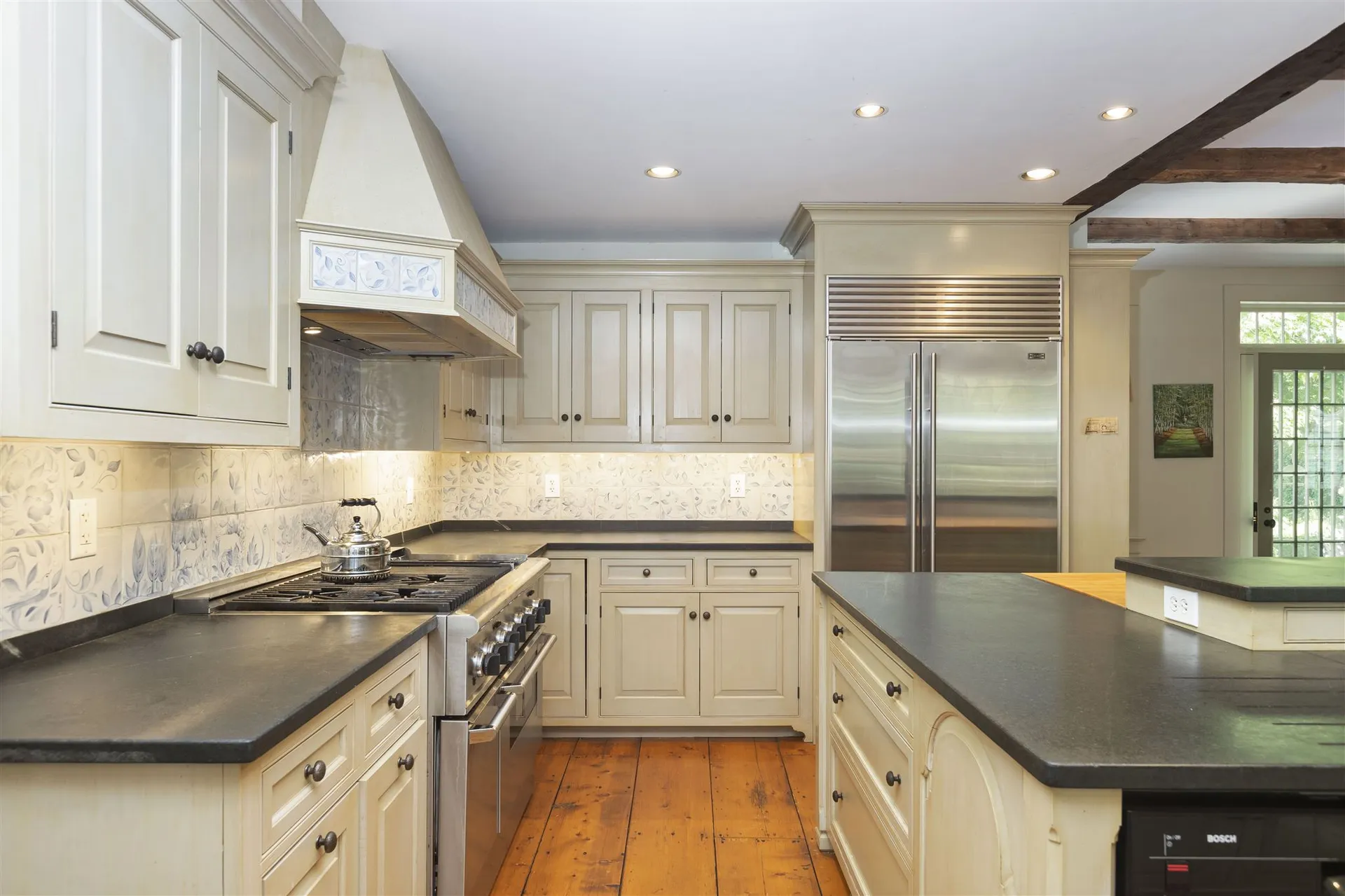 390 Handy Road Pomfret VT 05067