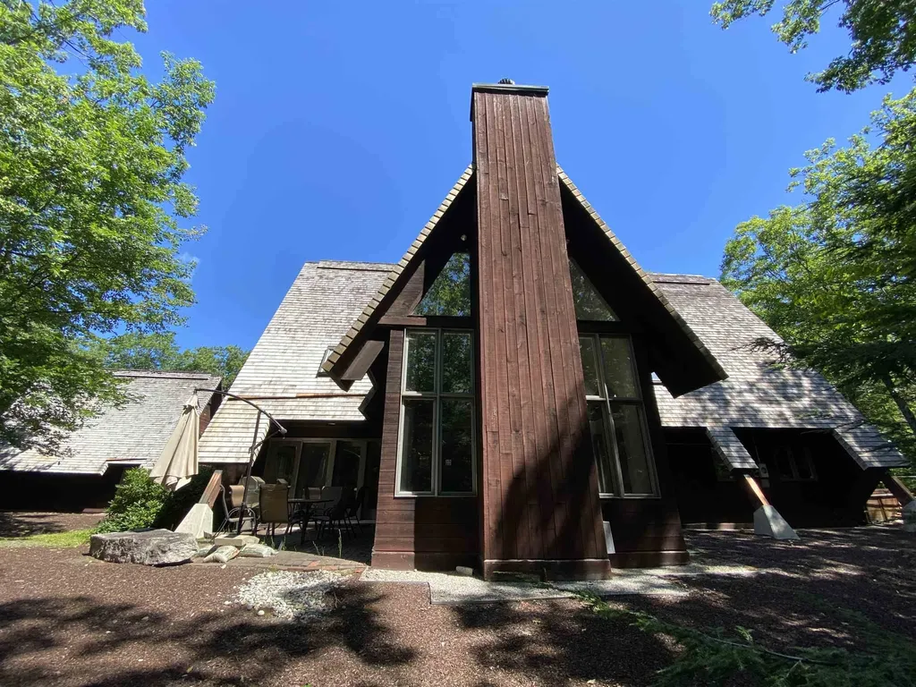 82 Oakledge Road Sunapee NH 03782