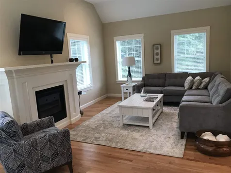 10 Winnicut Road North Hampton NH 03862