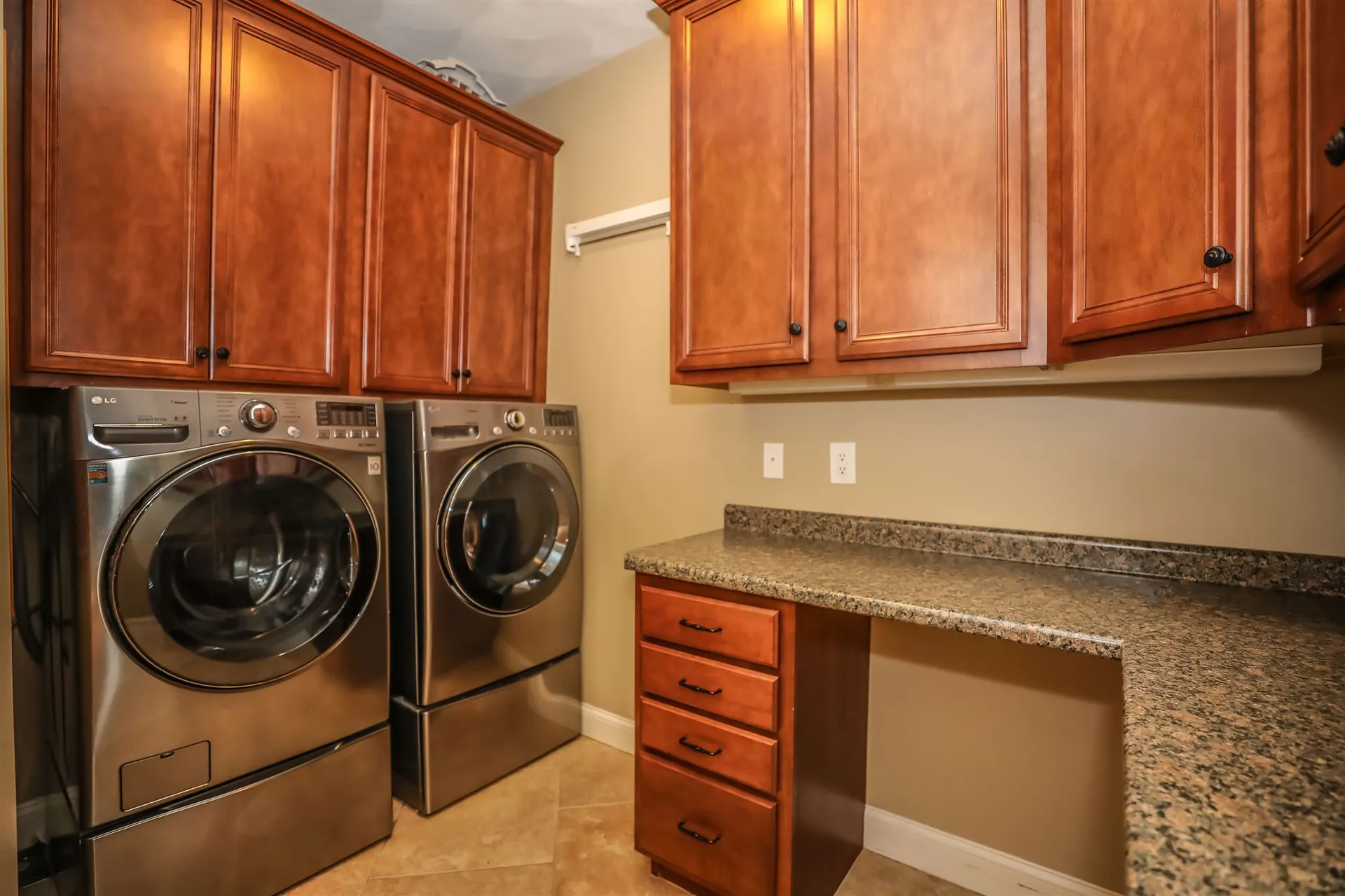 15 Floral Street Windham NH 03087