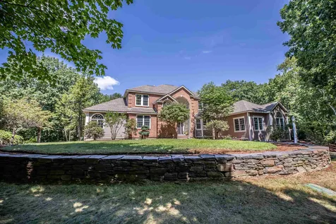 15 Floral Street Windham NH 03087