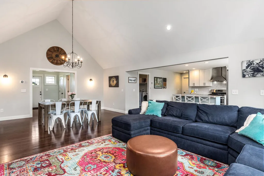 79 Apple Way Epping NH 03042