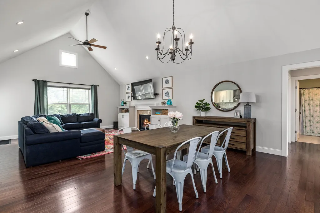 79 Apple Way Epping NH 03042