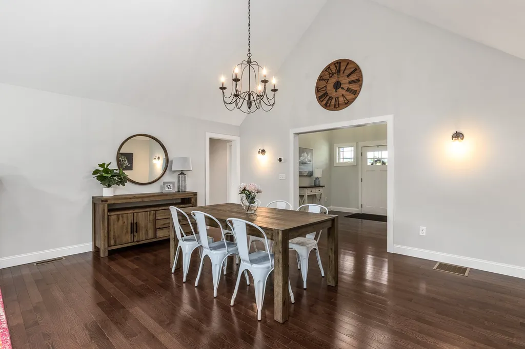 79 Apple Way Epping NH 03042