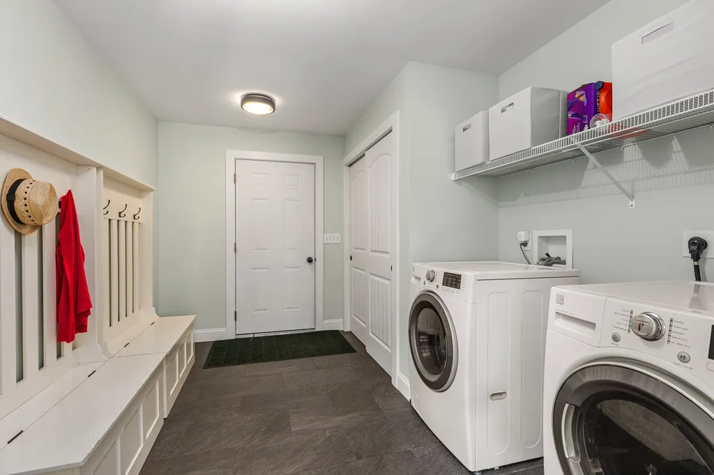 79 Apple Way Epping NH 03042