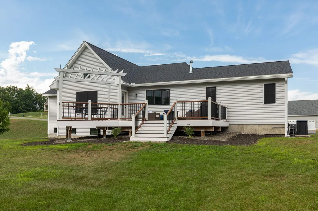 79 Apple Way Epping NH 03042