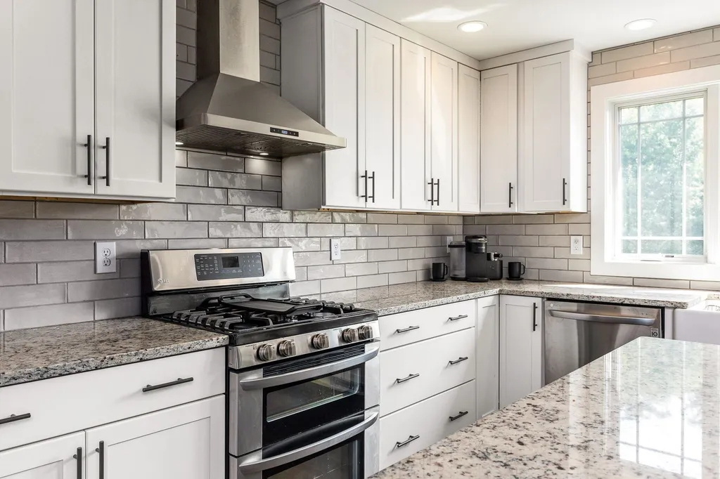 79 Apple Way Epping NH 03042