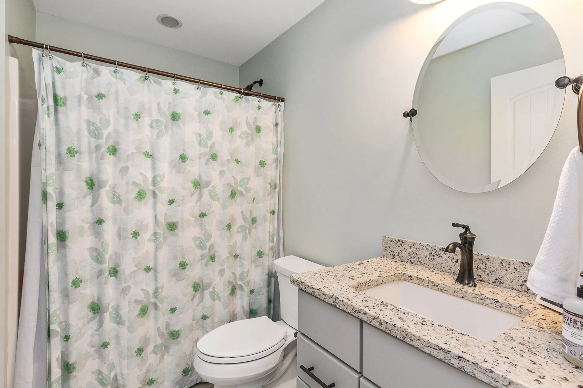 79 Apple Way Epping NH 03042