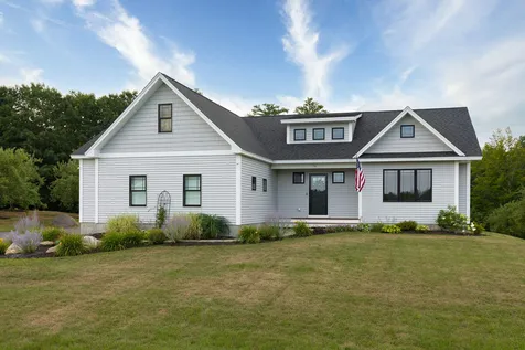 79 Apple Way Epping NH 03042