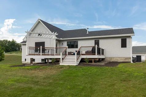 79 Apple Way Epping NH 03042