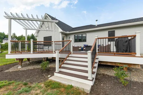 79 Apple Way Epping NH 03042