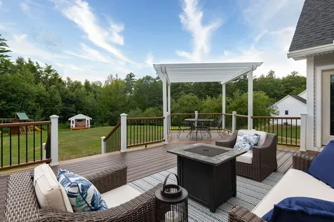 79 Apple Way Epping NH 03042