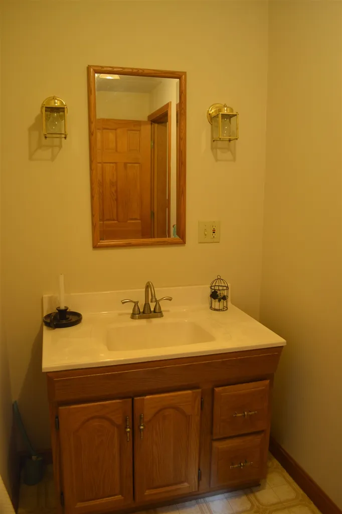 27 Moulton Drive Londonderry NH 03053