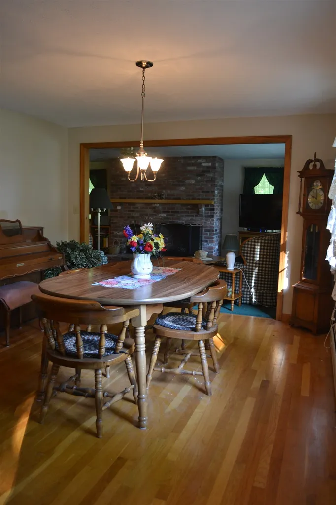 27 Moulton Drive Londonderry NH 03053