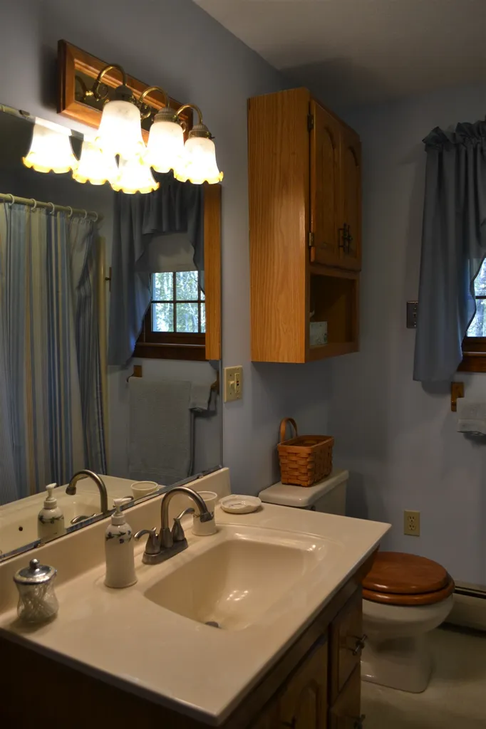 27 Moulton Drive Londonderry NH 03053