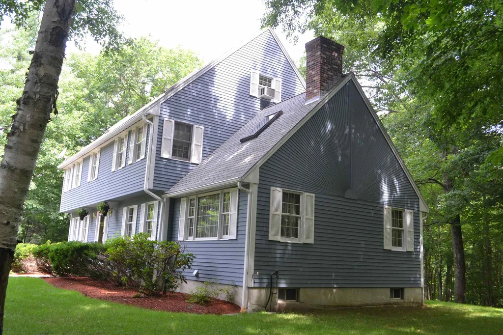 27 Moulton Drive Londonderry NH 03053
