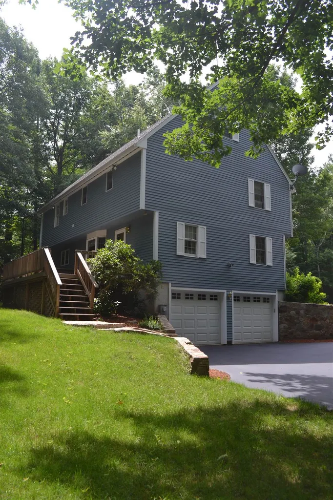 27 Moulton Drive Londonderry NH 03053