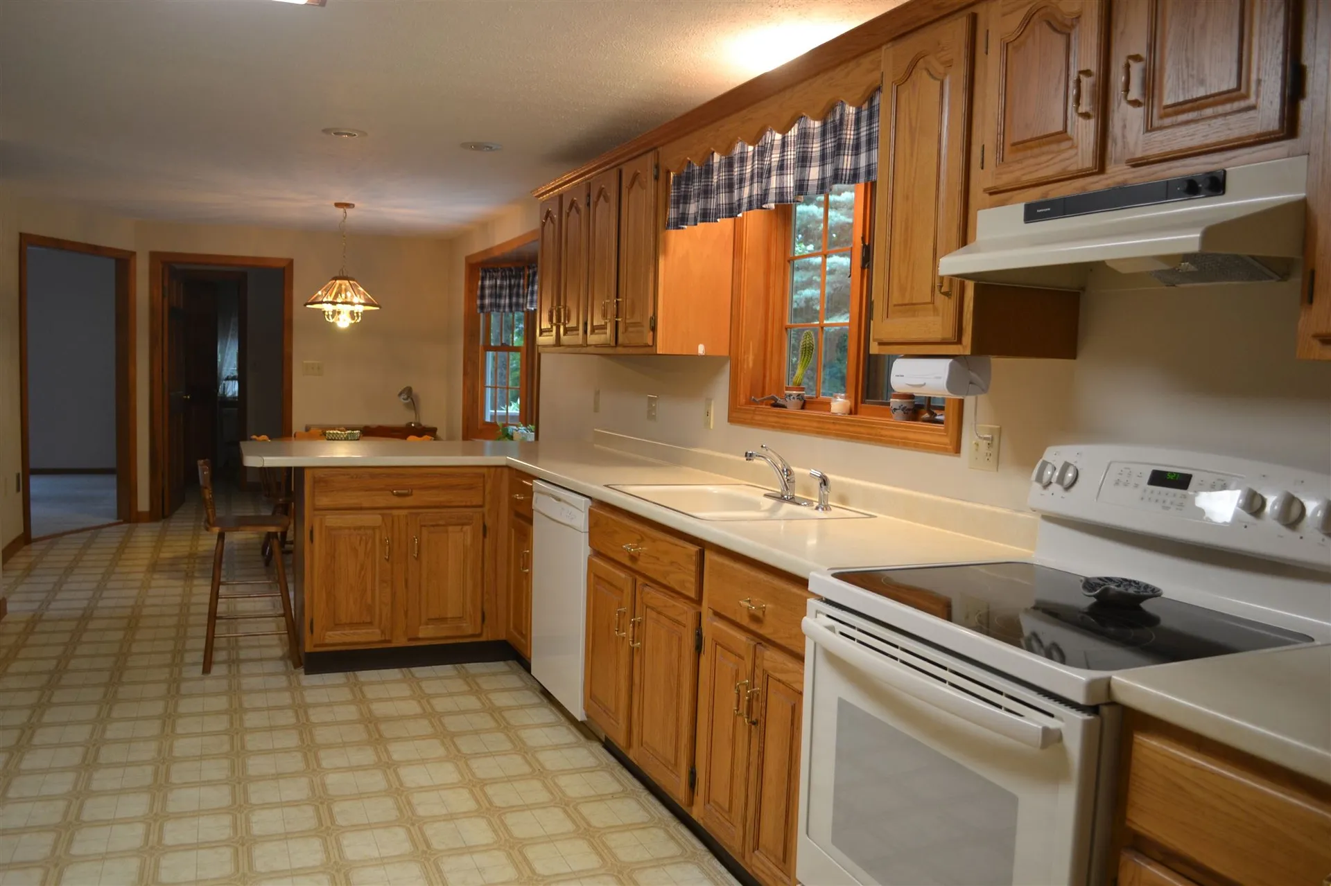 27 Moulton Drive Londonderry NH 03053