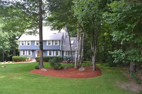 27 Moulton Drive Londonderry NH 03053