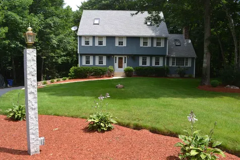 27 Moulton Drive Londonderry NH 03053