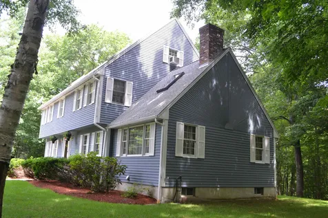 27 Moulton Drive Londonderry NH 03053