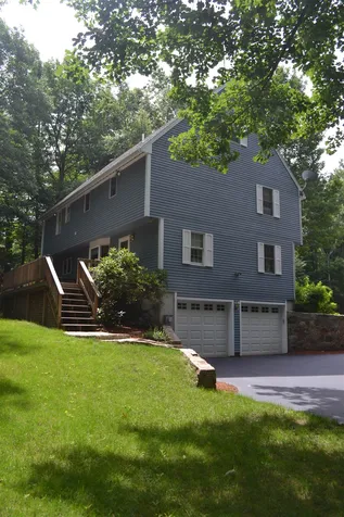 27 Moulton Drive Londonderry NH 03053