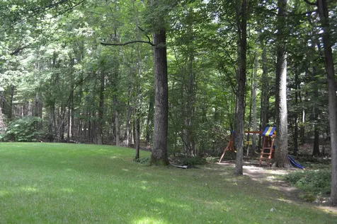 27 Moulton Drive Londonderry NH 03053