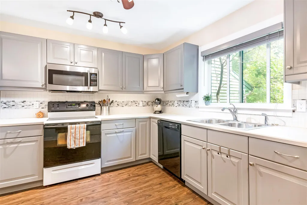 27 Hideaway Lane Williston VT 05495