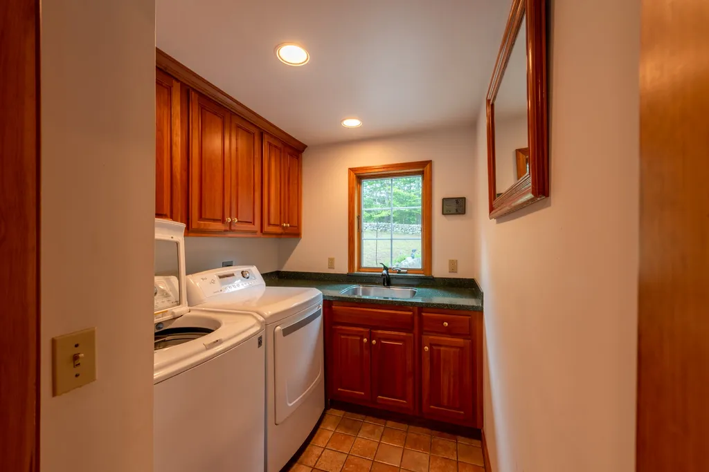 53 Pinnacle Road Wilmot NH 03287