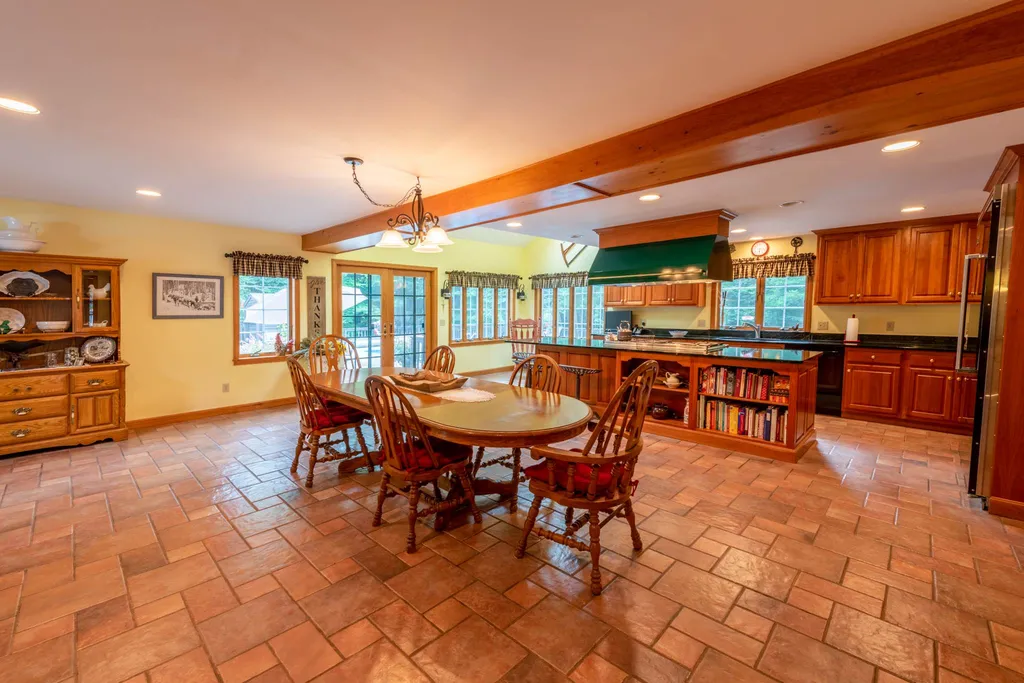 53 Pinnacle Road Wilmot NH 03287