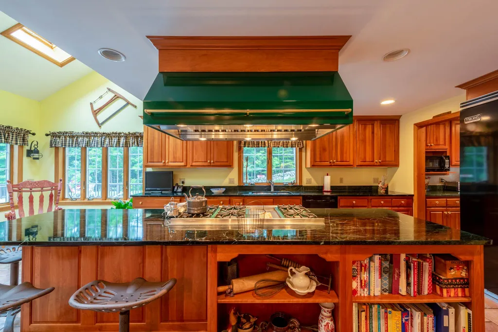 53 Pinnacle Road Wilmot NH 03287