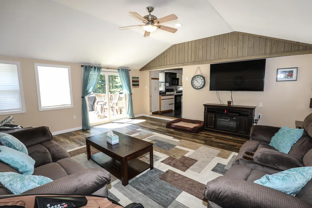 18 Country Club Lane Merrimack NH 03054
