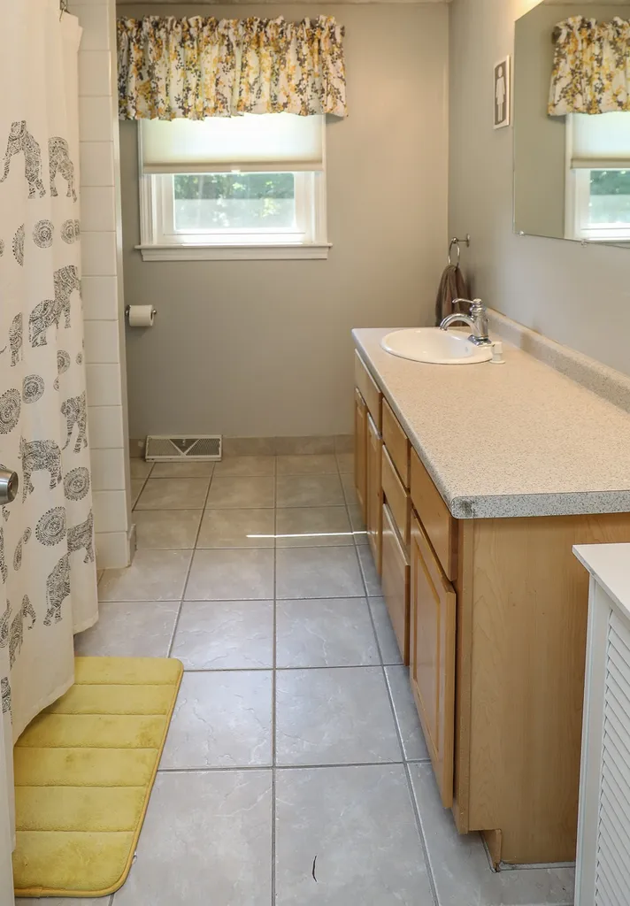 18 Country Club Lane Merrimack NH 03054