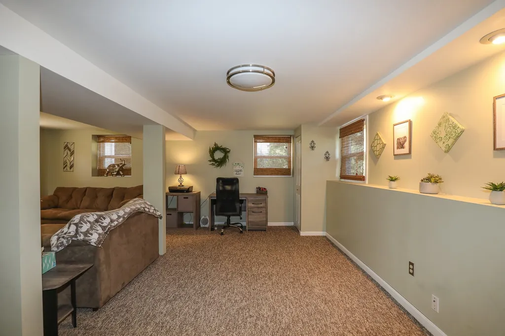 18 Country Club Lane Merrimack NH 03054