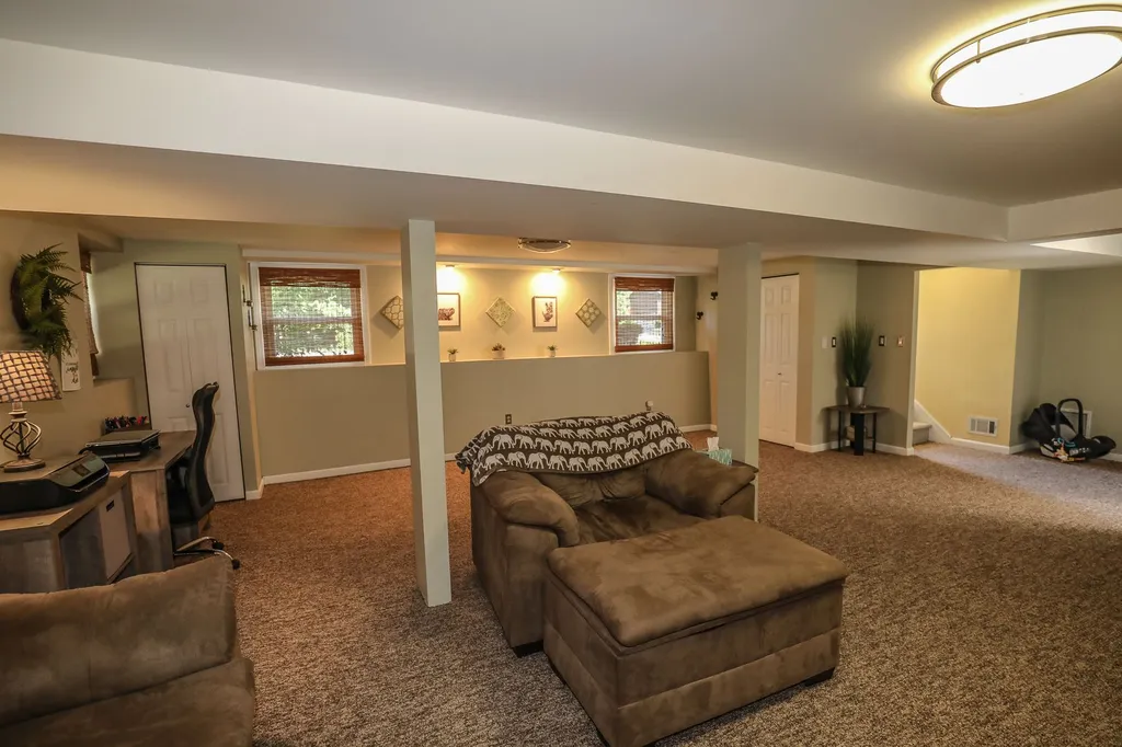 18 Country Club Lane Merrimack NH 03054