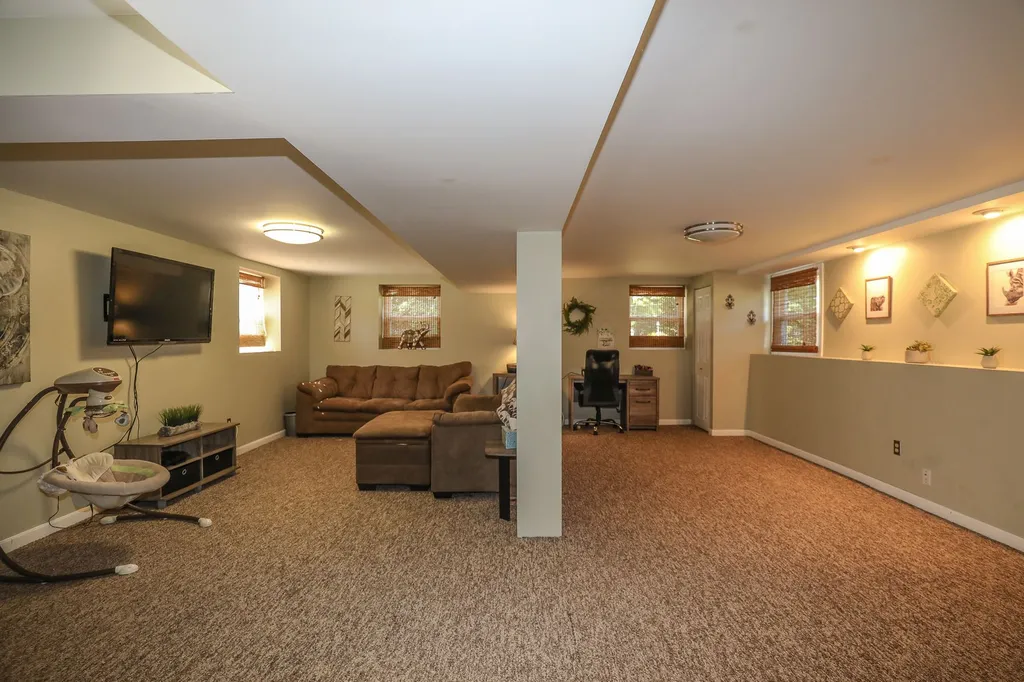18 Country Club Lane Merrimack NH 03054