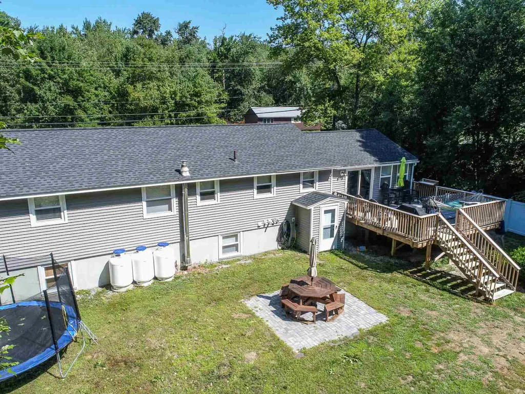 18 Country Club Lane Merrimack NH 03054