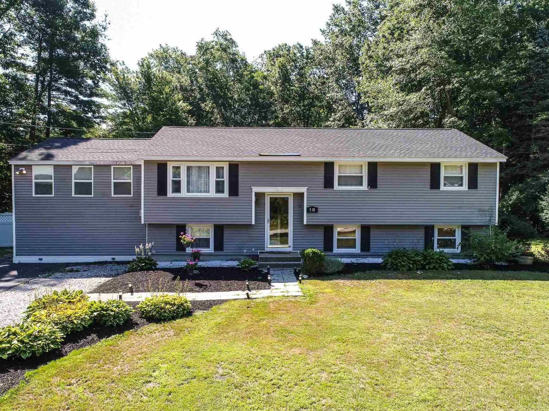 18 Country Club Lane Merrimack NH 03054