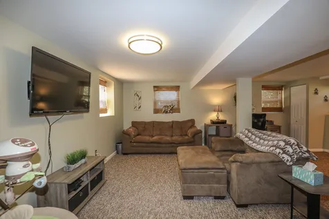 18 Country Club Lane Merrimack NH 03054