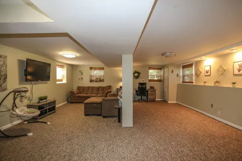 18 Country Club Lane Merrimack NH 03054