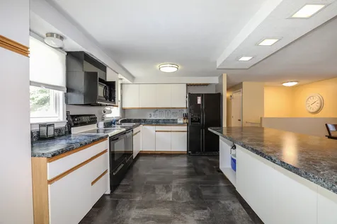 18 Country Club Lane Merrimack NH 03054