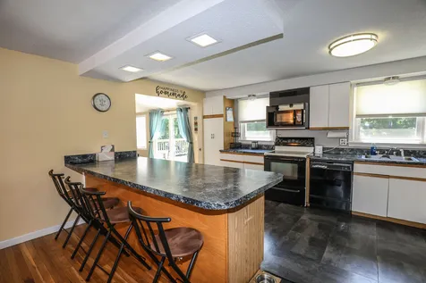 18 Country Club Lane Merrimack NH 03054