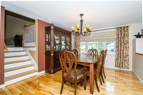 19 Syracuse Road Nashua NH 03064-1712