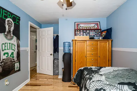 19 Syracuse Road Nashua NH 03064-1712