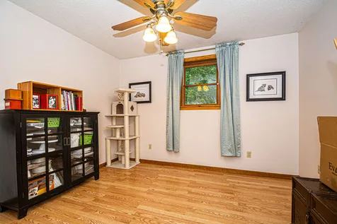 19 Syracuse Road Nashua NH 03064-1712