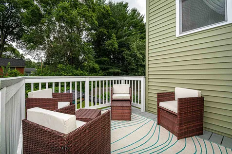 19 Syracuse Road Nashua NH 03064-1712