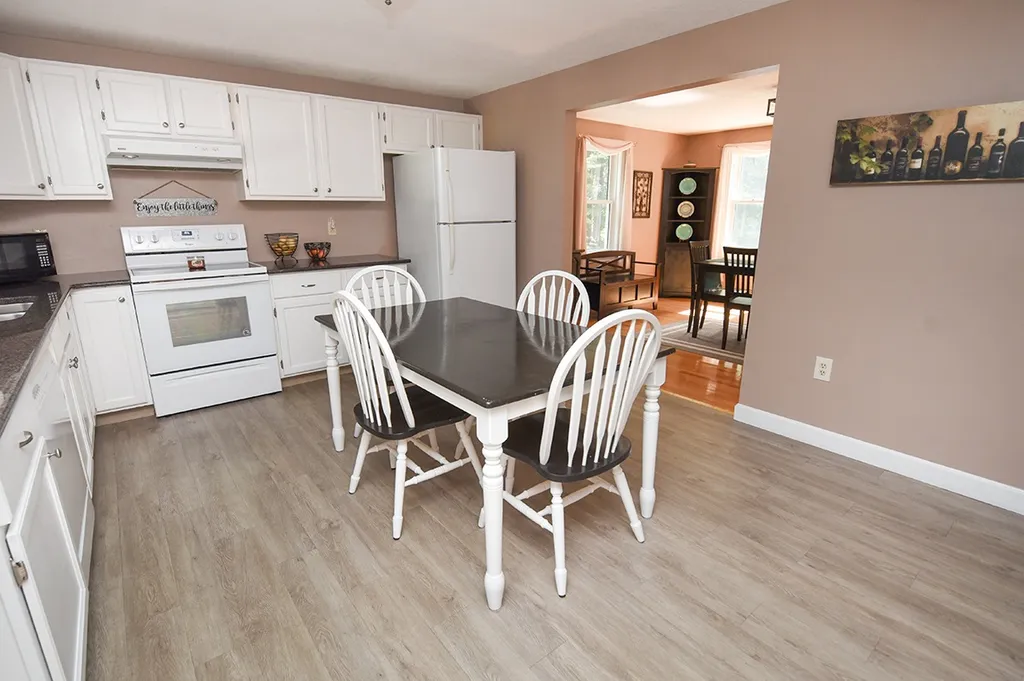 17 Woodland Drive Sandown NH 03873