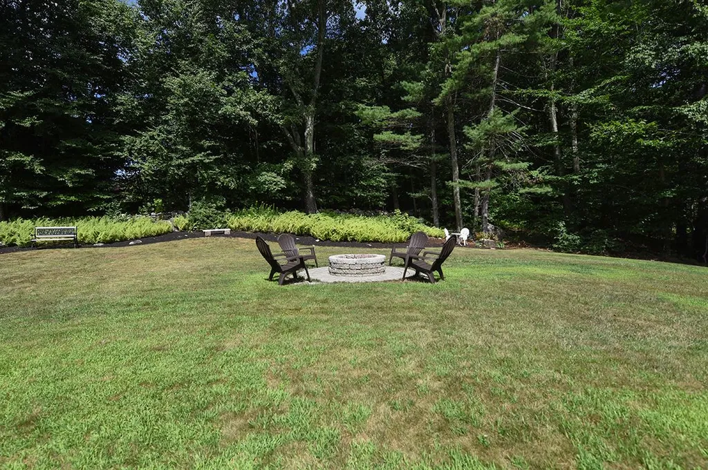 17 Woodland Drive Sandown NH 03873